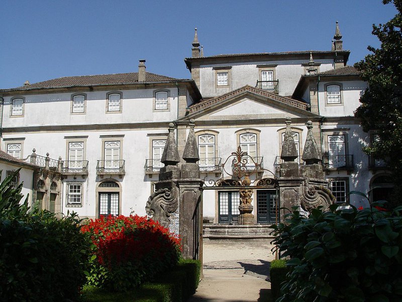 1200px-Palacio_Biscainhos.jpg