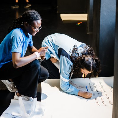 No Dia Internacional da Democracia, relembramos a importância de dar voz aos jovens